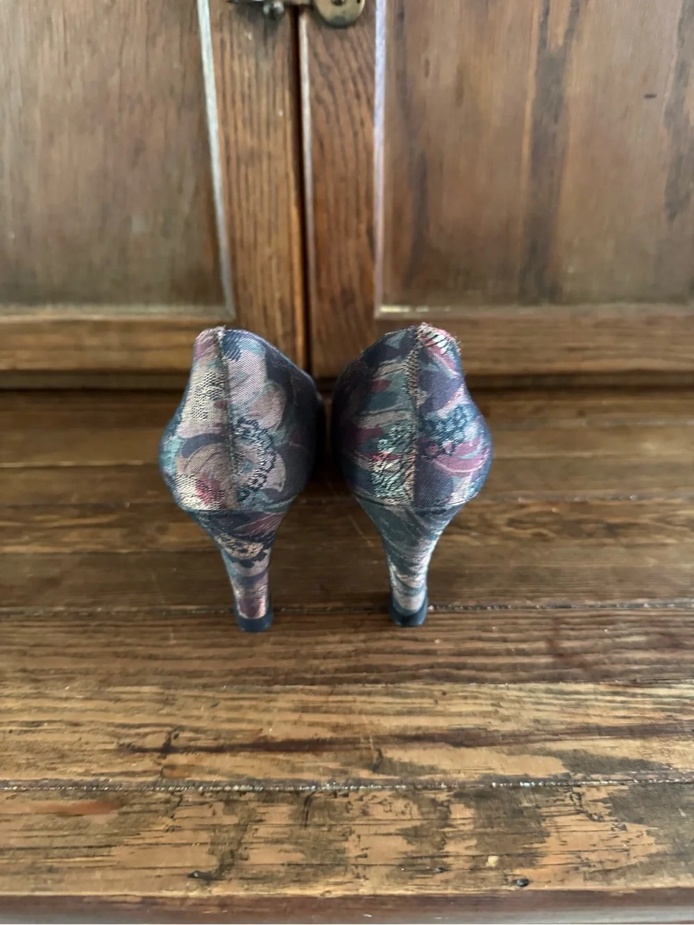 Vintage Life Stride Mauve Multi Floral Tapestry Pointed Toe Pumps